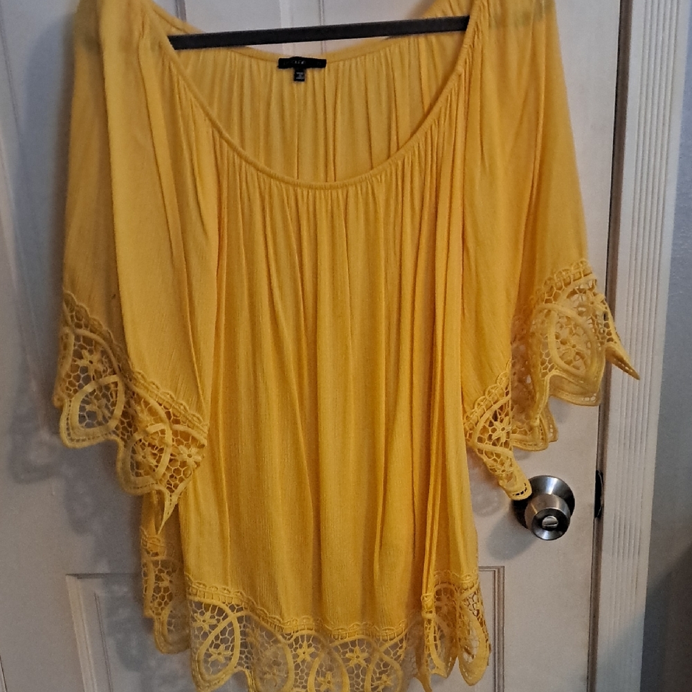 Rouge Helium Yellow Lace Sleeve Blouse